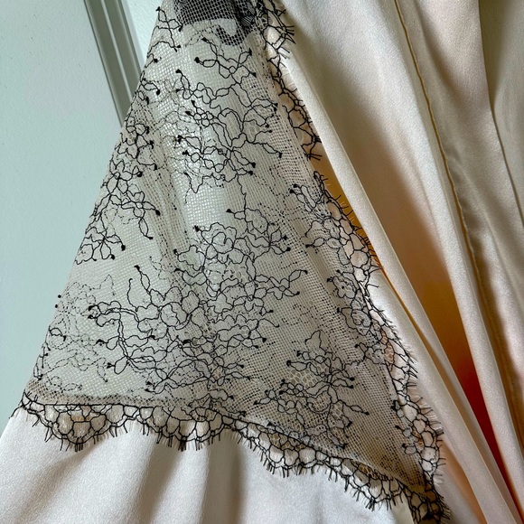 ❌SOLD❌ Victoria’s Secret silk robe with lace detail - XS/S - Picture 2 of 4